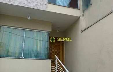 Imagem: A casa possui 3 Dormitórios, 2 Banheiros, 3 Vagas na garagem