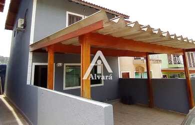 Imagem: A casa possui 3 Dormitórios, 3 Banheiros, 2 Vagas na garagem