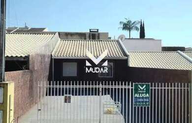 Imagem: A casa possui 2 Dormitórios, 1 Banheiro, 2 Vagas na garagem