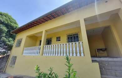 Imagem: A casa possui 2 Dormitórios, 1 Banheiro, 4 Vagas na garagem