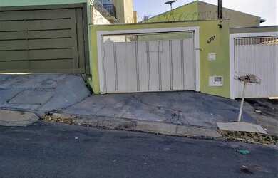 Imagem: A casa possui 2 Dormitórios, 1 Banheiro, 1 Vaga na garagem