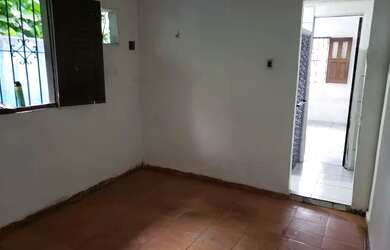 Imagem: A casa possui 1 Dormitório, 1 Banheiro, 45m² de Área e está