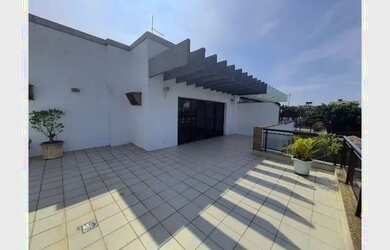 Imagem: O apartamento possui 3 Dormitórios, 1 Banheiro, 2 Vagas na