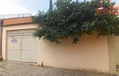 Imagem: A casa possui 1 Dormitório, 1 Banheiro, 1 Vaga na garagem