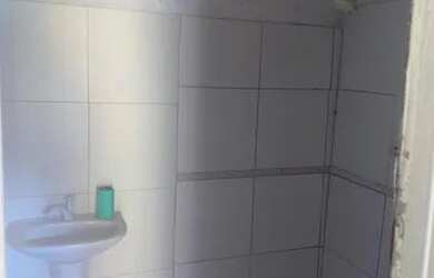 Imagem: A casa possui 2 Dormitórios, 1 Banheiro e está localizado