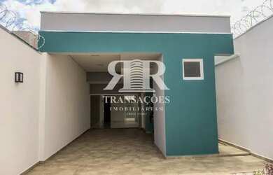 Imagem: A casa possui 3 Dormitórios, 2 Banheiros, 3 Vagas na garagem