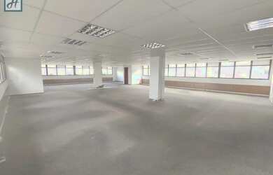 Imagem: O depósito possui 4 Vagas na garagem, 266m² de Área e está