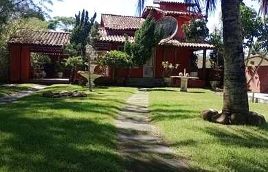 Imagem: A casa possui 4 Dormitórios, 2 Banheiros, 3 Vagas na garagem