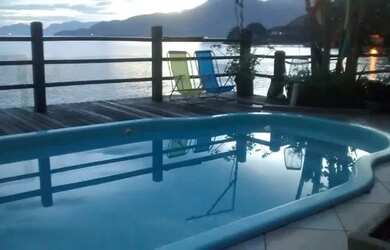 Imagem: A casa em condomínio possui 3 Dormitórios, 3 Banheiros, 2