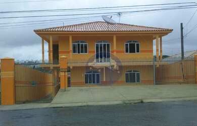 Imagem: A casa possui 5 Dormitórios, 3 Banheiros, 228m² de Área e