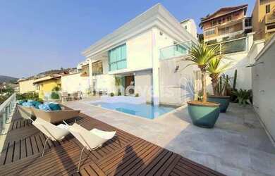 Imagem: A casa possui 5 Dormitórios, 5 Banheiros, 5 Vagas na garagem