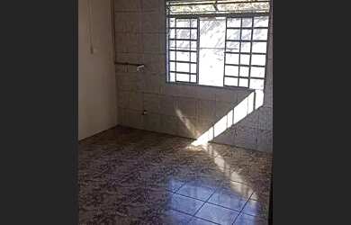 Imagem: A casa possui 1 Dormitório, 1 Banheiro e está localizado