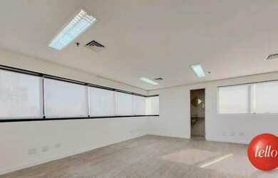 Imagem: O depósito possui 2 Vagas na garagem, 90m² de Área e está