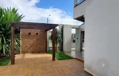 Imagem: A casa possui 3 Dormitórios, 4 Banheiros, 3 Vagas na garagem