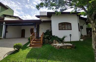 Imagem: A casa em condomínio possui 3 Dormitórios, 3 Banheiros, 4