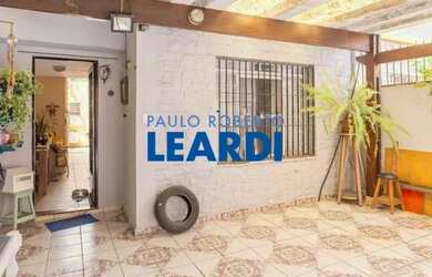 Imagem: A casa possui 2 Dormitórios, 2 Banheiros, 2 Vagas na garagem