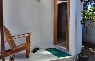 Imagem: A casa possui 2 Dormitórios, 1 Banheiro, 2 Vagas na garagem