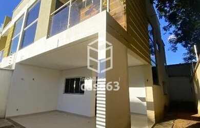 Imagem: A casa possui 3 Dormitórios, 3 Banheiros, 2 Vagas na garagem