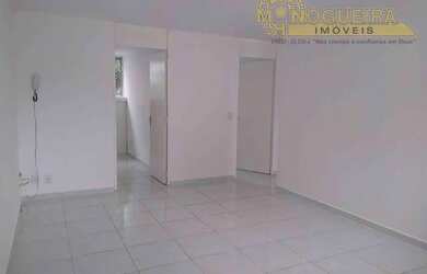 Imagem: O apartamento possui 3 Dormitórios, 1 Banheiro, 1 Vaga na garagem