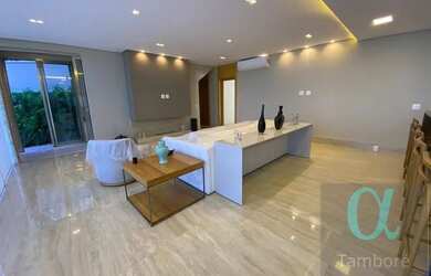 Imagem: A casa possui 4 Dormitórios, 5 Banheiros, 4 Vagas na garagem