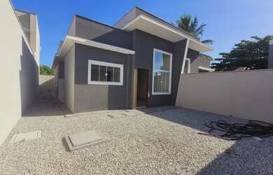 Imagem: A casa possui 3 Dormitórios, 2 Banheiros, 4 Vagas na garagem