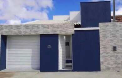 Imagem: A casa possui 4 Dormitórios, 1 Banheiro, 2 Vagas na garagem