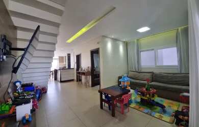 Imagem: A casa possui 3 Dormitórios, 5 Banheiros, 3 Vagas na garagem