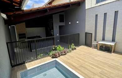 Imagem: A casa em condomínio possui 3 Dormitórios, 3 Banheiros, 2