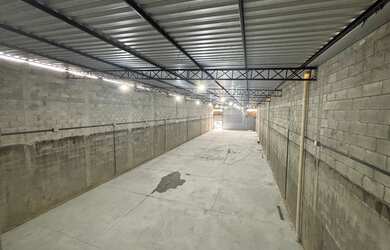 Imagem: O depósito possui 5 Vagas na garagem, 500m² de Área e está