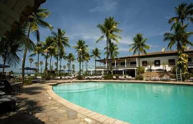 Imagem: A casa possui 5 Dormitórios, 5 Banheiros, 4 Vagas na garagem