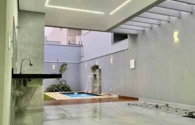 Imagem: A casa em condomínio possui 3 Dormitórios, 2 Banheiros, 3