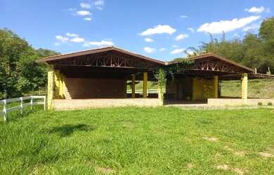 Imagem: A chácara possui 20000m² de Área e está localizado em Parque