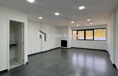 Imagem 2: Sala Comercial para Venda em Arujá, Centro, 1 dormitório, 1 banheiro,...