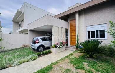 Imagem: A casa possui 3 Dormitórios, 1 Banheiro, 2 Vagas na garagem