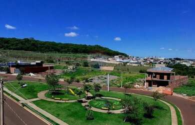 Imagem: O terreno possui 299m² de Área e Imóvel novo e está localizado