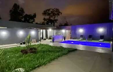 Imagem: A casa em condomínio possui 1 Dormitório, 3 Banheiros, 4 Vagas