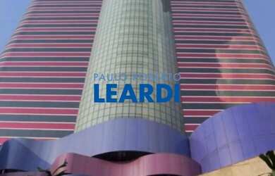 Imagem: O depósito possui 5 Vagas na garagem e 383m² de Área e está