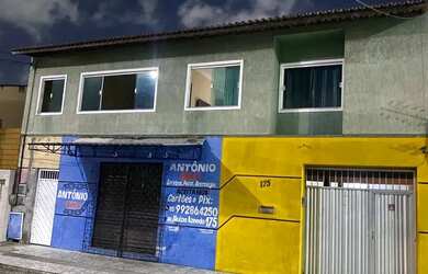 Imagem: A casa possui 3 Dormitórios, 2 Banheiros, 1 Vaga na garagem