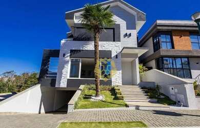 Imagem: A casa possui 4 Dormitórios, 5 Banheiros, 5 Vagas na garagem