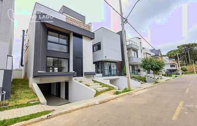 Imagem: A casa em condomínio possui 3 Dormitórios, 4 Banheiros, 3