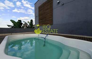 Imagem: A casa possui 3 Dormitórios, 4 Banheiros, 2 Vagas na garagem