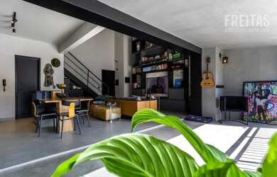 Imagem: O apartamento possui 1 Dormitório, 2 Banheiros, 2 Vagas na