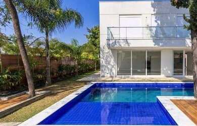 Imagem: A casa em condomínio possui 4 Dormitórios, 5 Banheiros, 5