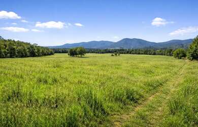Imagem: O terreno possui 90.000m² de Área e está localizado em Mansões