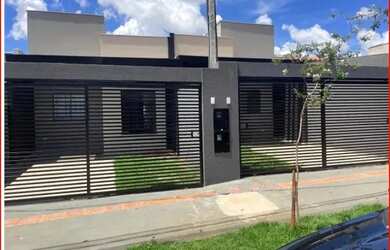 Imagem: A casa possui 2 Dormitórios, 1 Banheiro, 2 Vagas na garagem