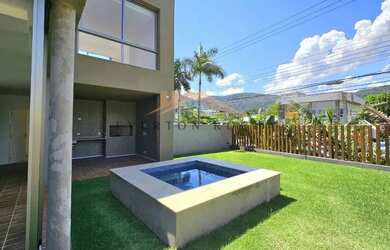 Imagem: A casa em condomínio possui 5 Dormitórios, 5 Banheiros, 3