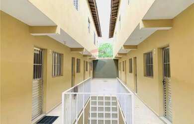 Imagem: A casa possui 2 Dormitórios, 1 Banheiro, 1 Vaga na garagem