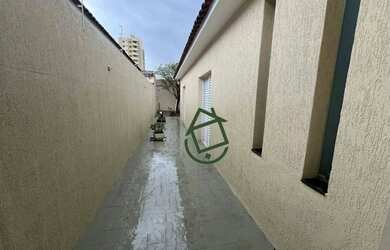 Imagem: A casa possui 3 Dormitórios, 3 Banheiros, 3 Vagas na garagem