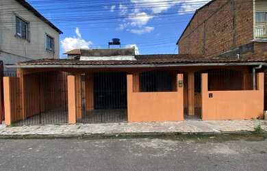 Imagem: A casa possui 2 Dormitórios, 2 Banheiros, 5 Vagas na garagem