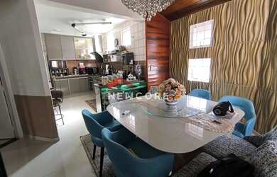 Imagem: A casa possui 3 Dormitórios, 5 Banheiros, 2 Vagas na garagem